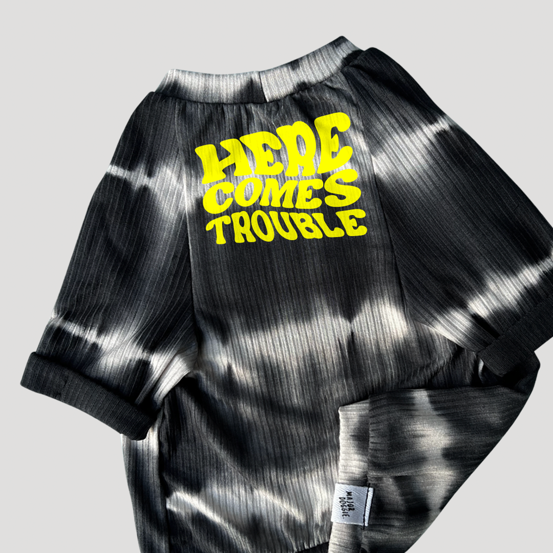 Here comes trouble | Light Weight