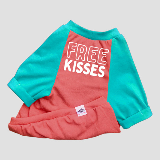 Free Kisses | Basic Tee