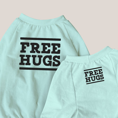 Free hugs | Basic Tee