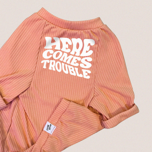 Here comes trouble | Lightweight Tee